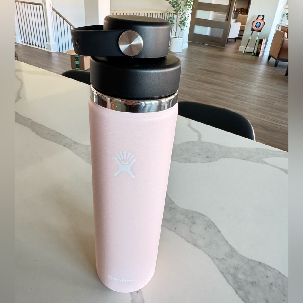 Hydro Flask Light Pink Bottle Black Lid. Insulated stainless steel 24 oz NWOT - Picture 3 of 11